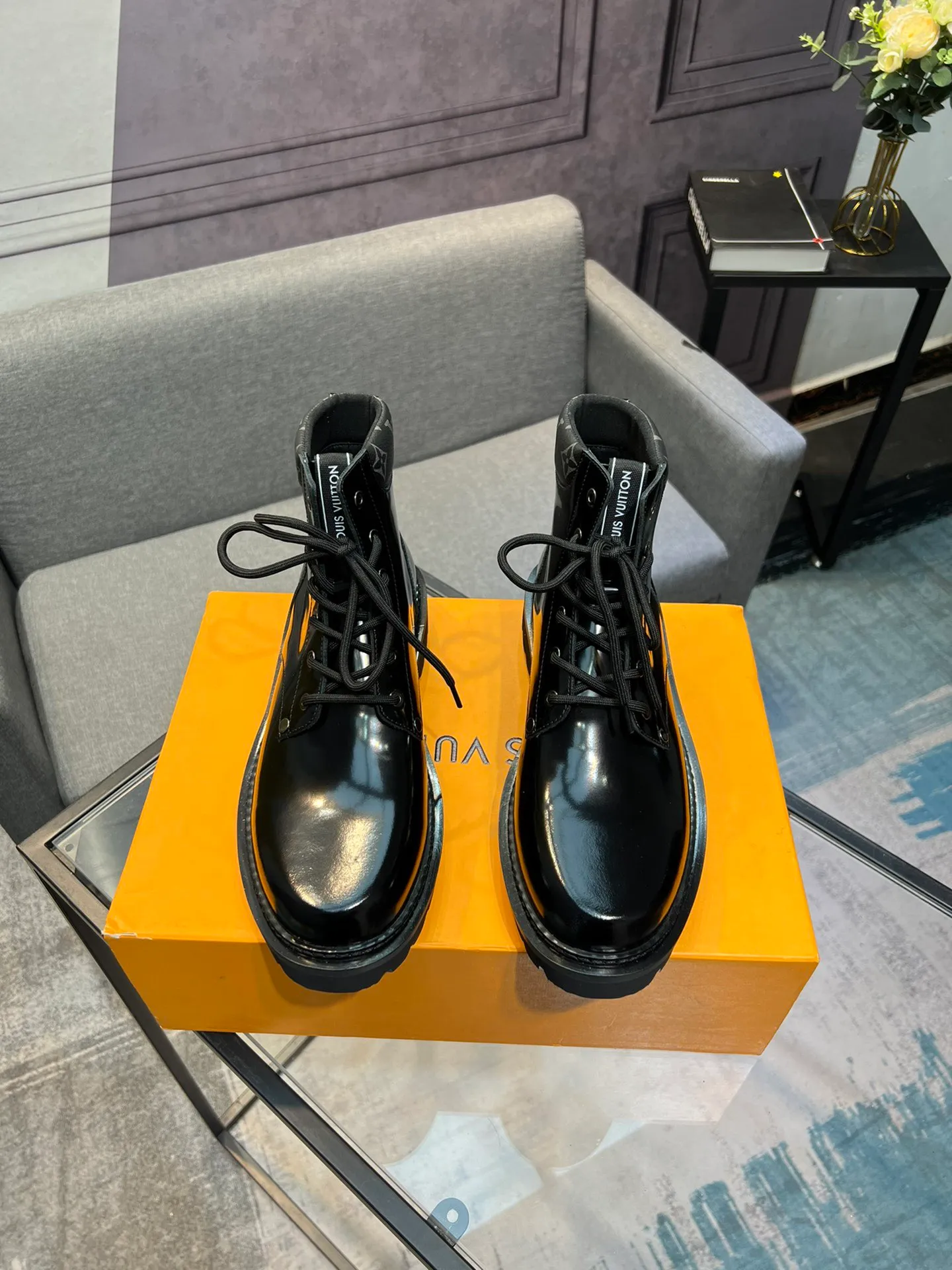 Men's shoes 💰900 L Home - the latest LV men's business casual boots, luxury and nobility are a must, all made of imported original first-layer cowhide, just to create a more comfortable wearing experience, ➕top imported water-dyed full cow lining, original high wear-resistant outsole! 👏👏 Size: Male 39-44; (38 45 46 customized)